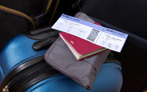 Senator urges airlines not to reduce maximum carry-on size limit